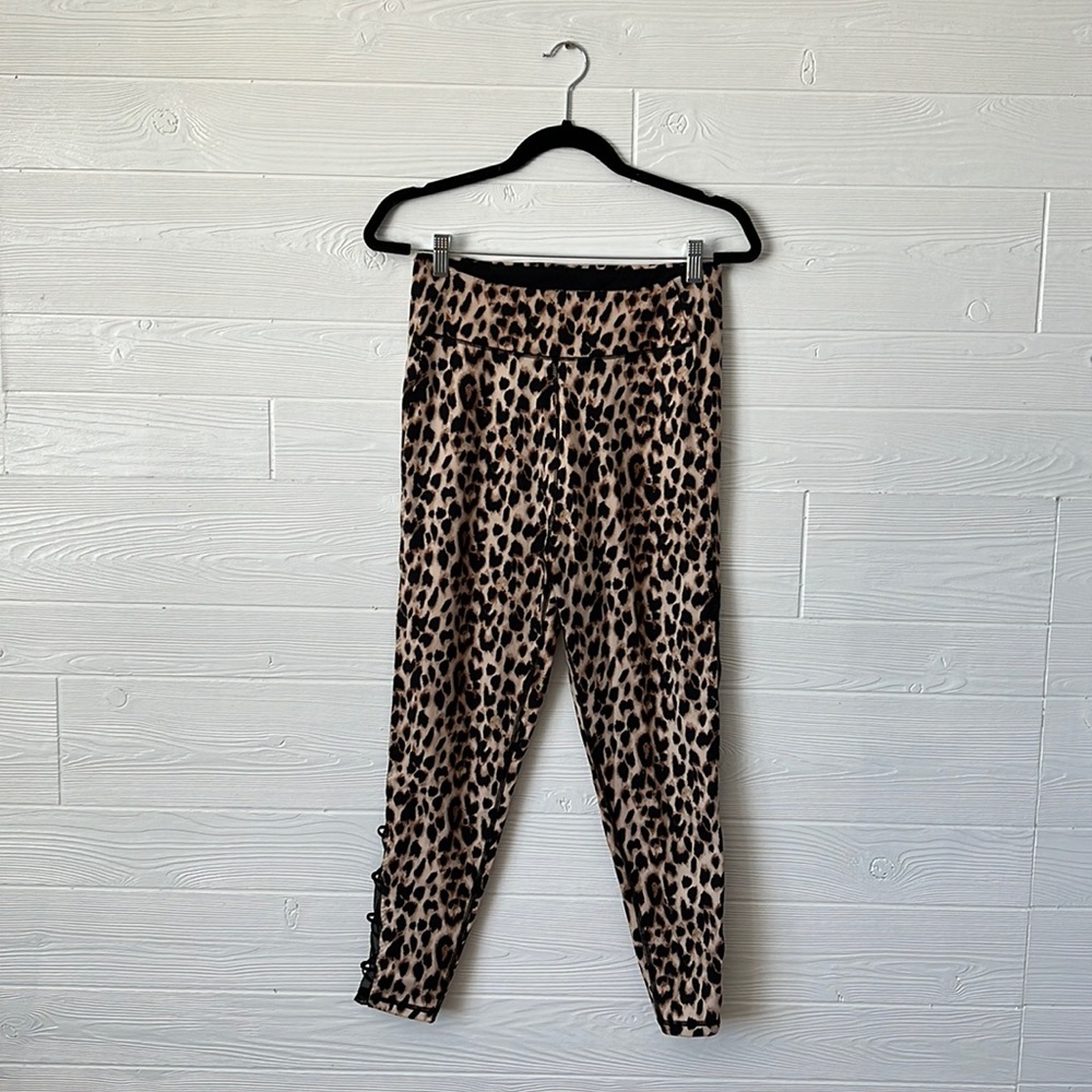 🥝 Victoria’s Secret cheetah print leggings with mesh sides size 14